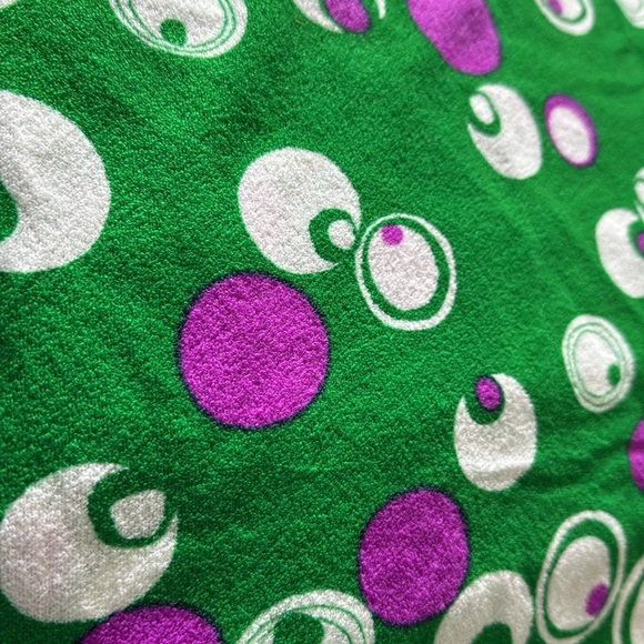 Vintage 1970s green purple and white 47” wide x 118” long fabric material - Picture 4 of 11